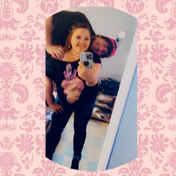 Meet your Posher, Amber...  Hello everyone - Picture 2 of 2